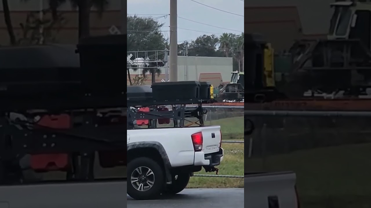 CSX Manifest Freight Train Hauling Maintenance of Way Work Equipment. Lakeland, FL 