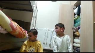 Namaz Kınayan Bebeği Döven Çocuk