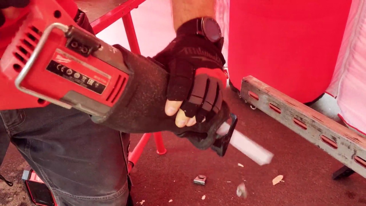 Аккумуляторная сабельная пила Milwaukee M18 FSX