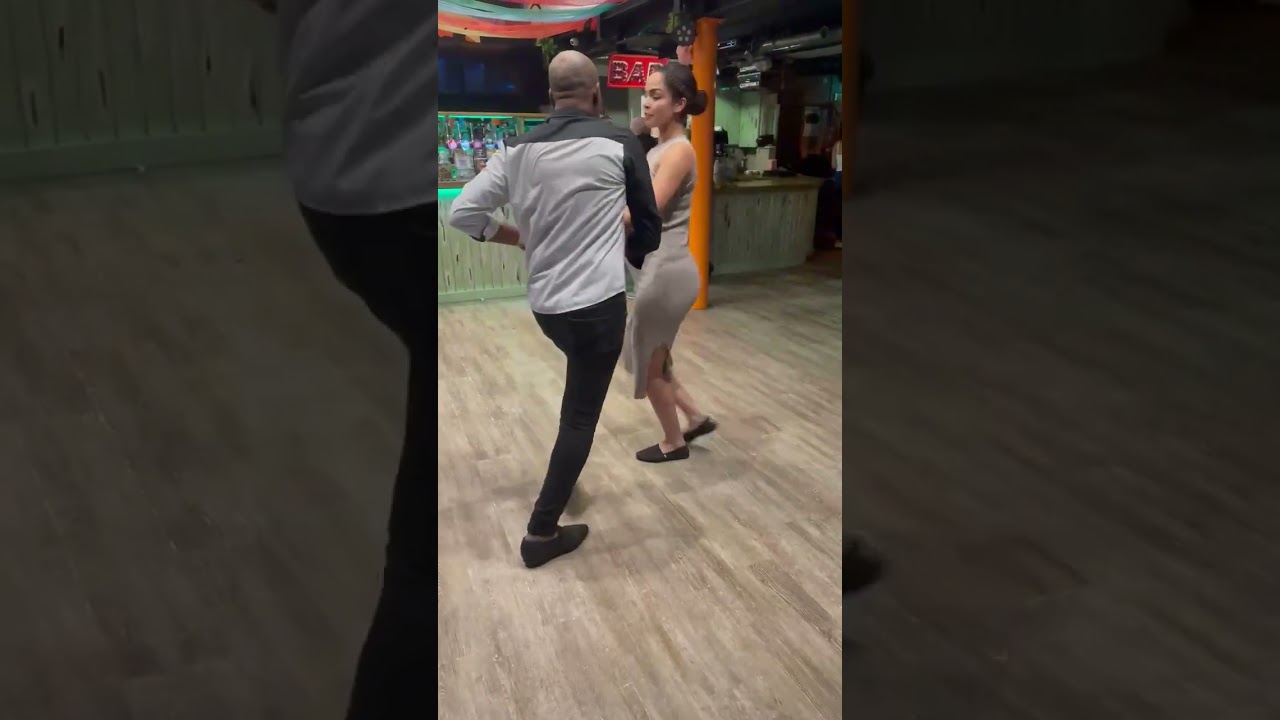 *DOS SOMBREROS* Cuban Salsa Partner-Work routine with Leo Henriquez 🇨🇺