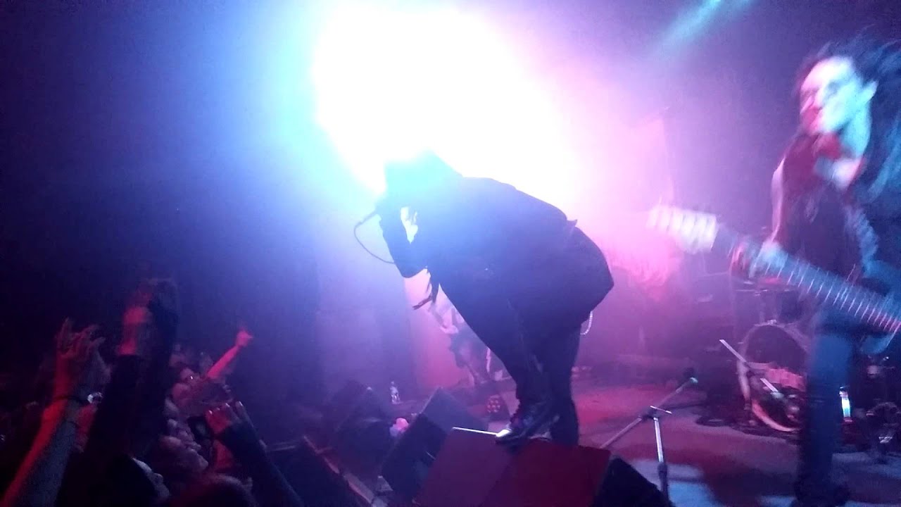 New Years Day Angel Eyes Live With Chris Motionles