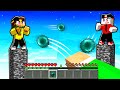 SFIDO I MIEI AMICI SU UN PILASTRO DI BEDROCK CON LE MOD su MINECRAFT!