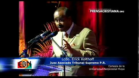 Juez Erick Kolthoff en graduacin Universidad Pente...