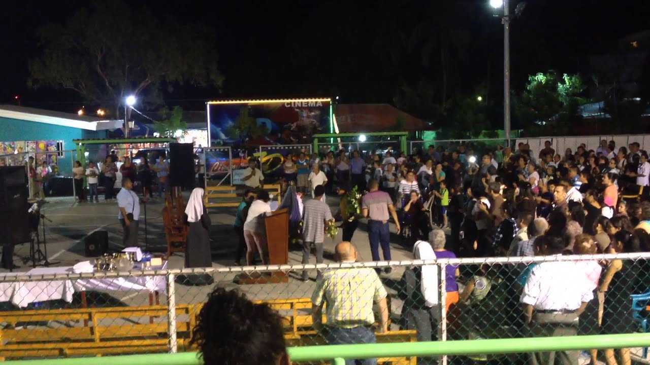 Llegada de la virgen después de la Regata en lanchas