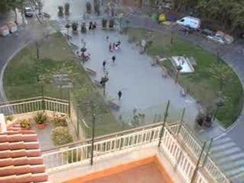 Rotonda de PlaÃ§a Eivissa/Plaza Ibiza del barrio de La Florida de L'Hospitalet.