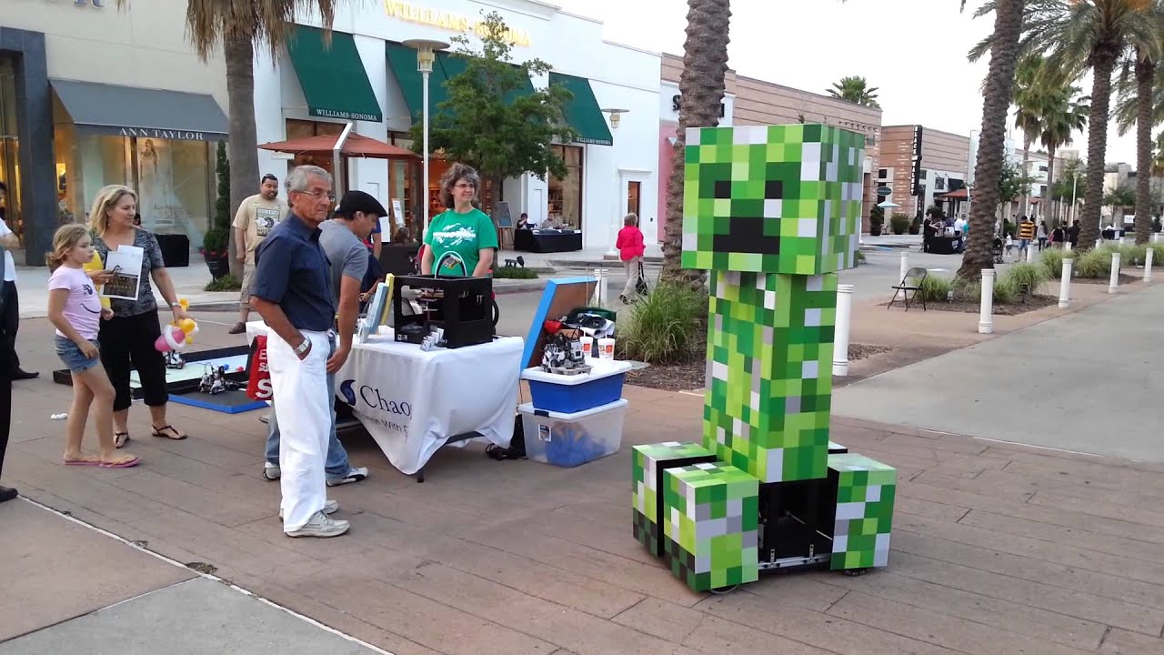 Life-Size Minecraft Creeper Seen in Sugar Land, TX - YouTube