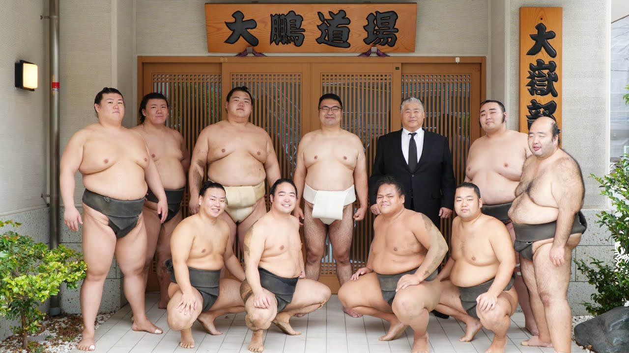 【Премьера】Внутри школы Ота́кэ: борцы наслаждаются невероятной домашней кухней