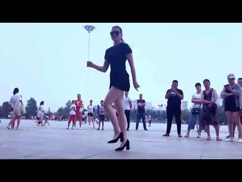 Шафл на каблуках 🔥 танцует красавица Цинцин Qingqing лихо исполняющей красивый танец