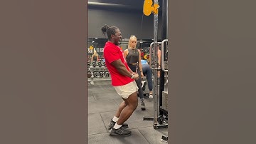 How to IMPRESS A GUY in the gym #shorts #viral #comedy #gymhumor  #funny #strong #lift #backfire