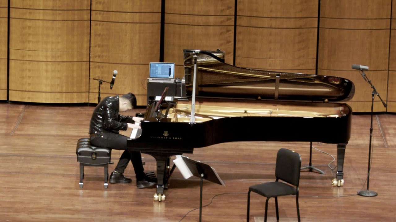 Update Pianist SHOCKS Audience With Moonlight Sonata Dubstep Remix