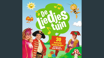 Op een grote paddenstoel