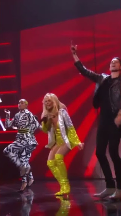 Britney Spears and G-Eazy performing 'Me, myself n I' at MTV VMA's #britneyspears#g-eazy