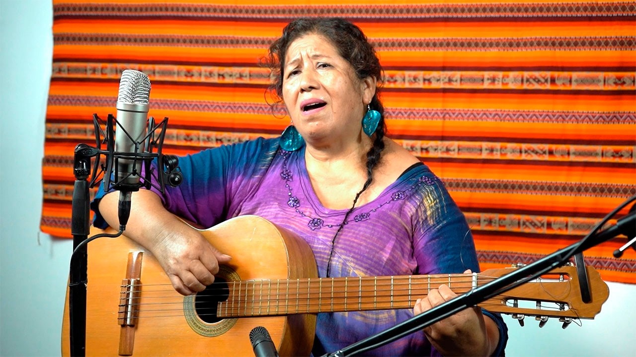 La Voz que Conmueve a todos  