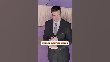 "Can you sign my bionic arm?!" #jimmycarr #standupcomedy #hecklers #crowdwork