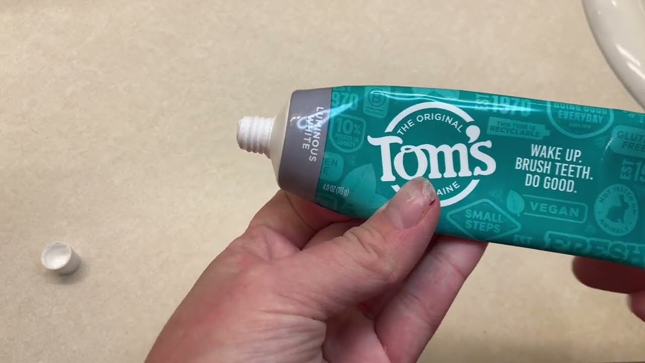 Tom’s of Maine Natural Luminous White Toothpaste with Fluoride, Clean Mint 