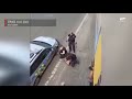 Češki slučaj Flojd? Policajac koljenom pritisnuo vrat čovjeka, preminuo nakon toga