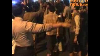 Tabrak Pengendara Motor, Bus Dibakar Warga WT