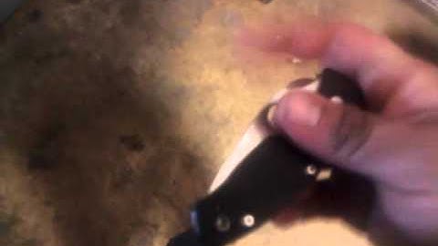 How to open a spyderco knife "Handle Flick" part 3