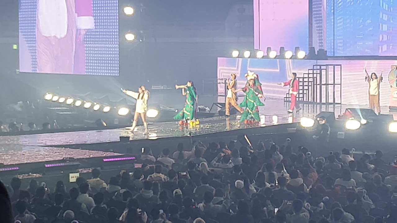 TWICE 4TH WORLD TOUR 'III' IN SEOUL DAY 2 앙코르 무대 - YouTube