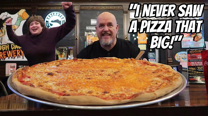 SHE NEVER SAW A PIZZA THAT BIG - I ATTEMPT IT SOLO