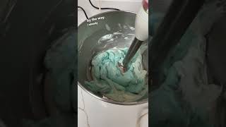 How to make buttercream darker without using too much food colouring