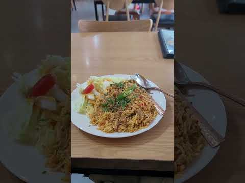 Robot serving food