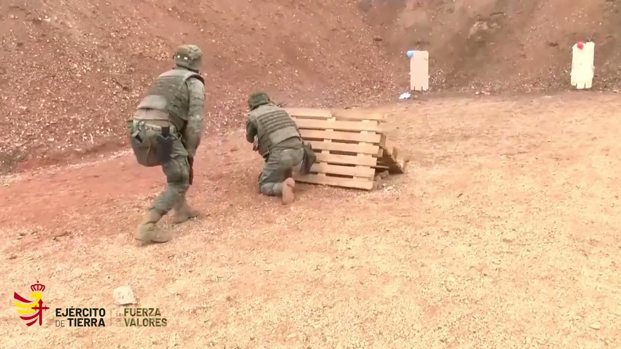 Ejercicio en foso de tiro de la de la Brigada 'Rey Alfonso XIII' II de 