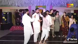is ne tw mehak malik ko b katt dia screenshot 5