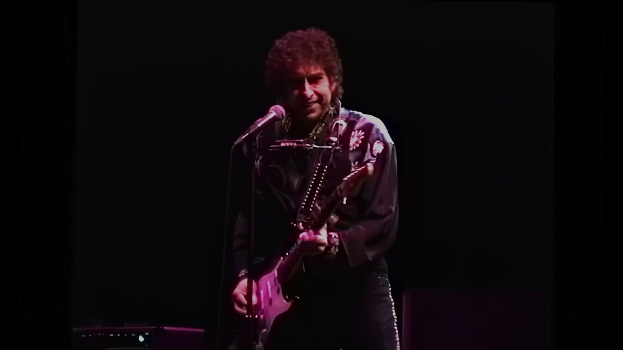 Dylan makes the mysteries of love even more mysterious in "Born in Time" - from 9/4/93 Saratoga, NY.