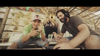 Video thumbnail of "Manu Chao & Chalart58 feat. Josep Blanes - Me Provoca Te Ver (Videoclip oficial)"