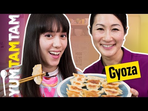 Video: Wie Man Japanische Gyoza-Knödel Macht