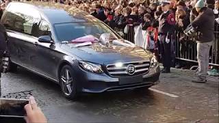 Johnny Hallyday Arrivé Du Cortège Eglise De La Madeleine 09/12/17