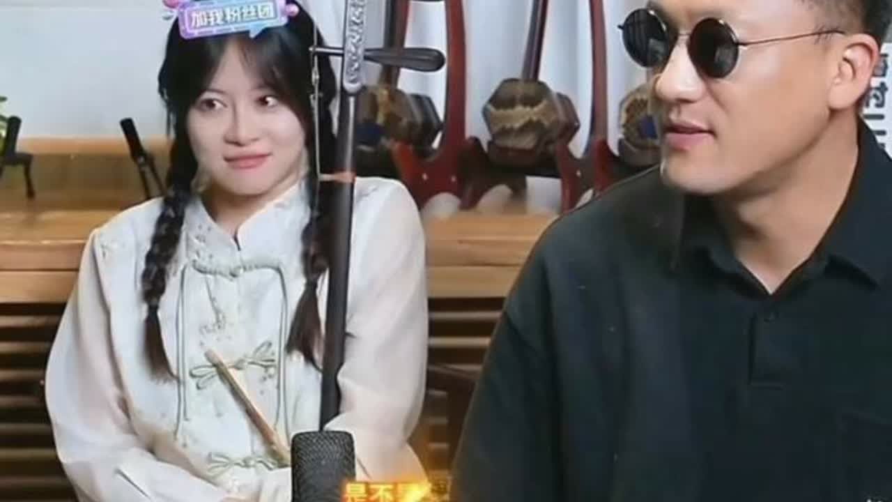 饼问力哥你学二胡换了几个老师？