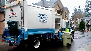 Walker Garbage Service- The Last International 4900 Labrie Expert 2000 Recycle Truck!!