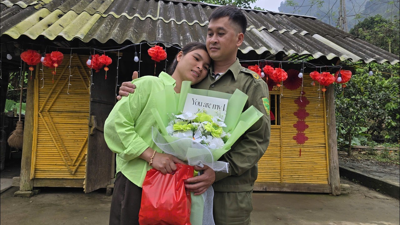 The police officer confessed his love to the poor single mother, and their love began.