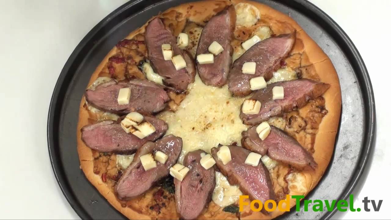 พิชซ่ากระเพราเป็ดทอด Thai Style Pizza
