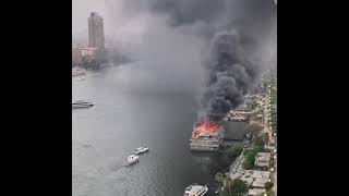 حريق مهول في مركب كبير علي النيل
