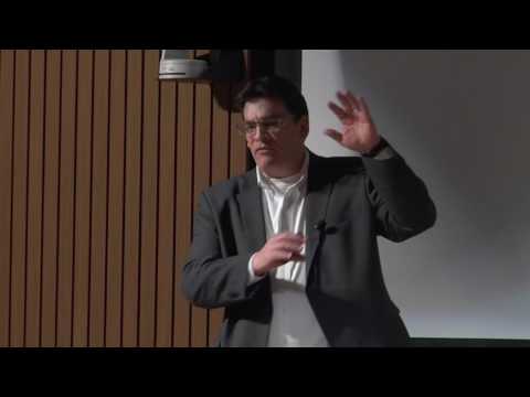 Dr. Sahil Mehta, founder of MedSchoolCoach, describes the pre-med journey to students at the Univers. 