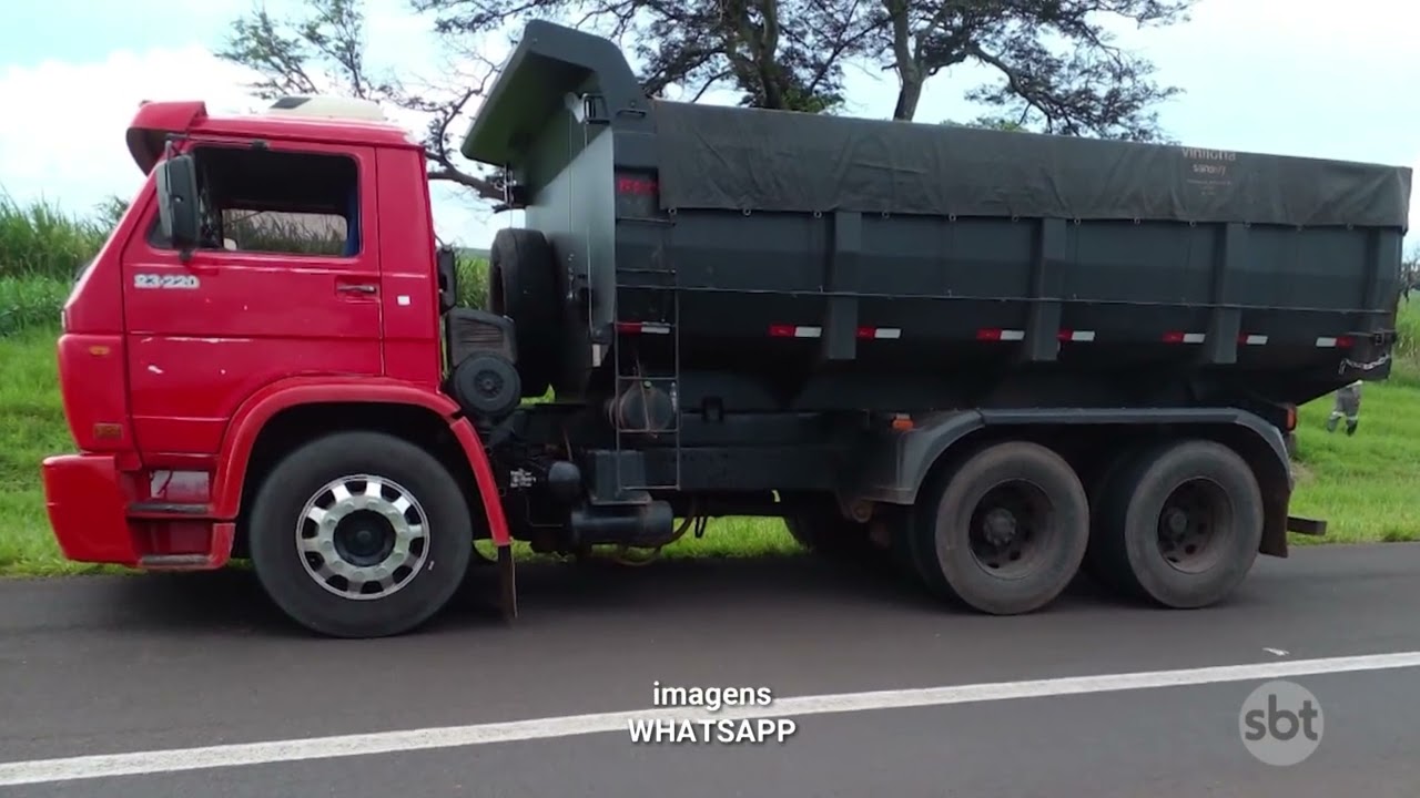 Tratorista registra equipe de usina ateando fogo a canavial em