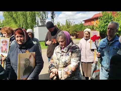 Майские праздники в Москве и в деревне