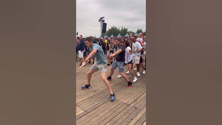 Watch and learn! CRAZY DANCE ROUTINE at TOMORROWLAND!