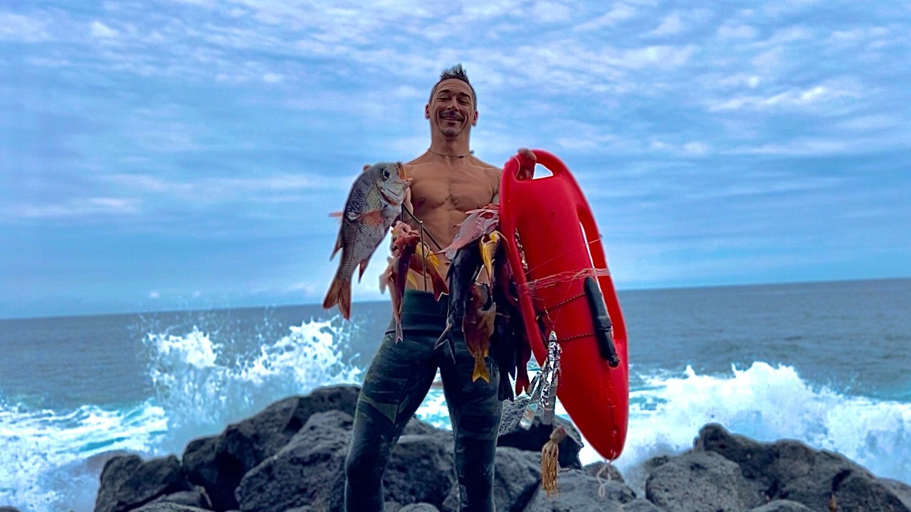 Укрываясь от гавайского шторма, занимаемся подводной охотой за невероятно вкусной едой — ловим и ...