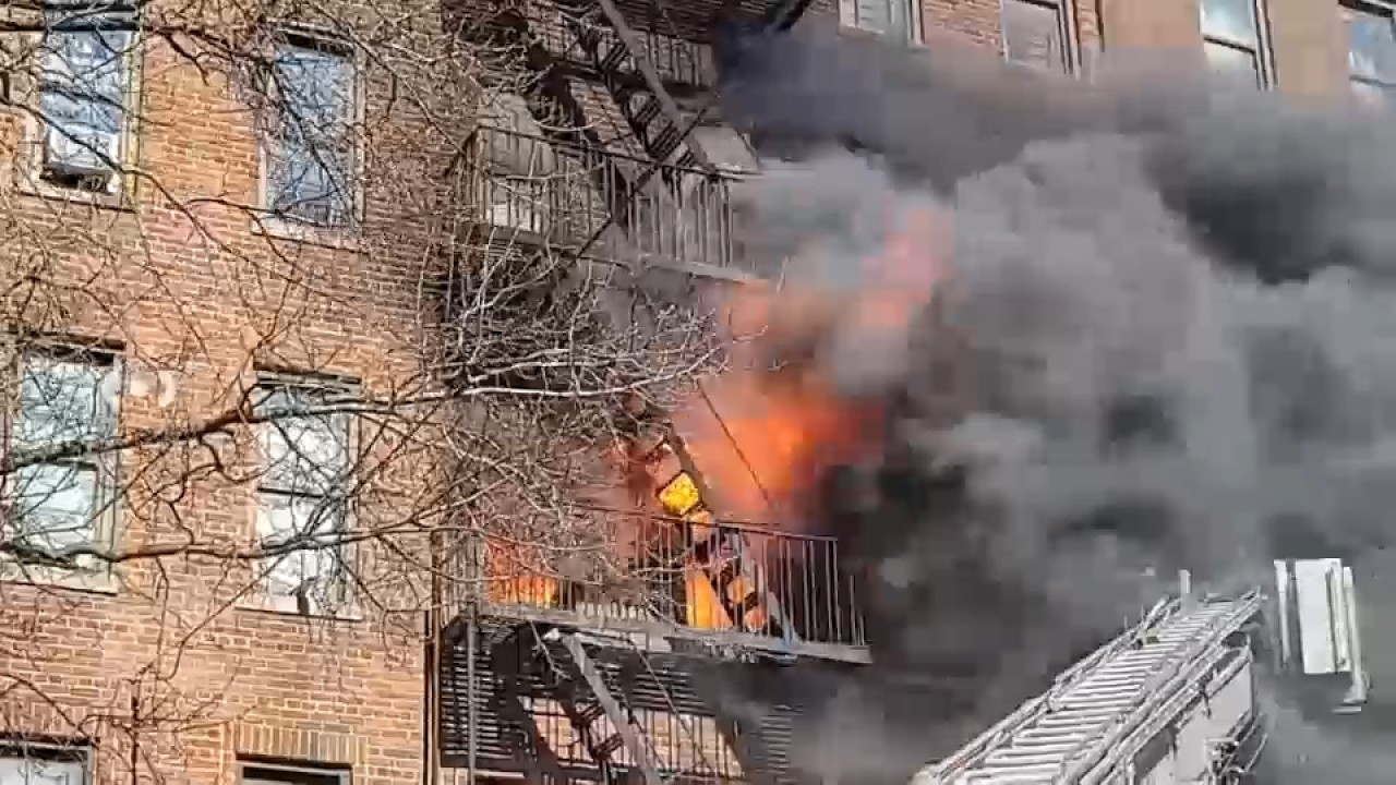 Fire injures 14 people in Bronx apartment fire - YouTube