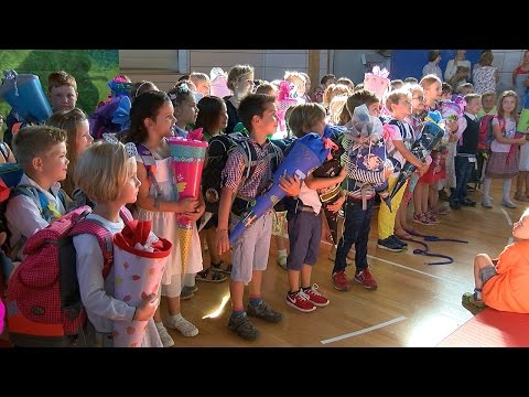 Video: Wie Bekomme Ich Einen Erstklässler Zur Schule?