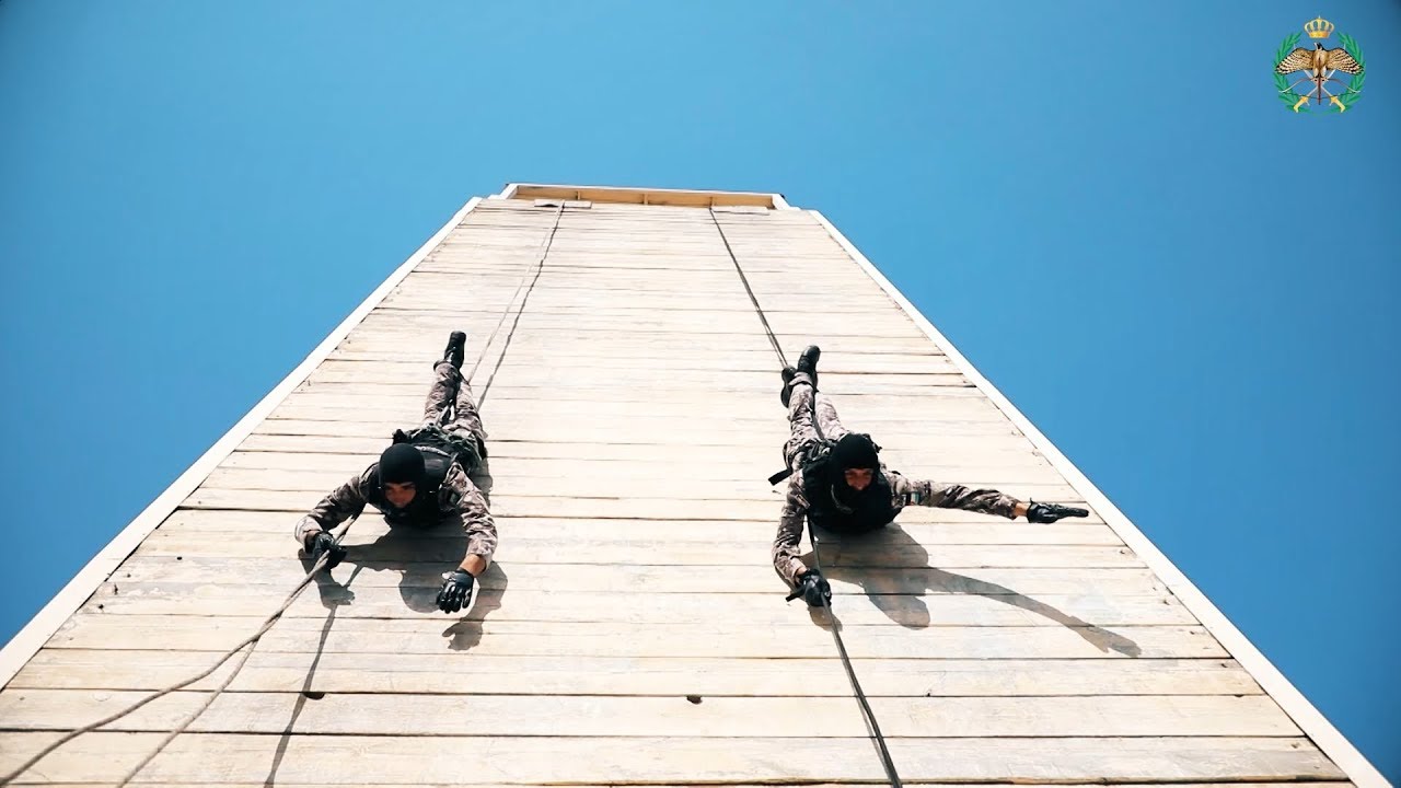 شاهد | لمحات من يوم تدريبي في مدرسة تدريب قوات الدرك