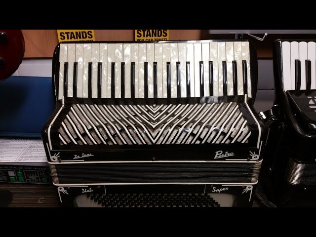 Vintage German DDR Children Accordion Weltmeister 12 Bass NOT Working TO RESTORE