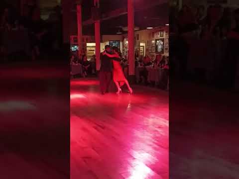 Naomi González & Santiago Marolo bailando "Judas" de D'arienzo con Maure.
