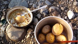 奥多摩流、川原で茹でて食べる新じゃが