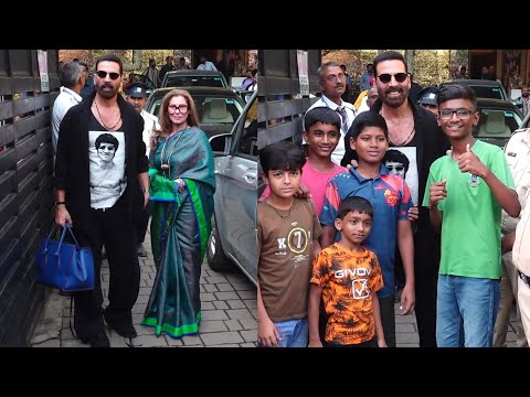Akshay Kumar Spotted At Kalina Airport