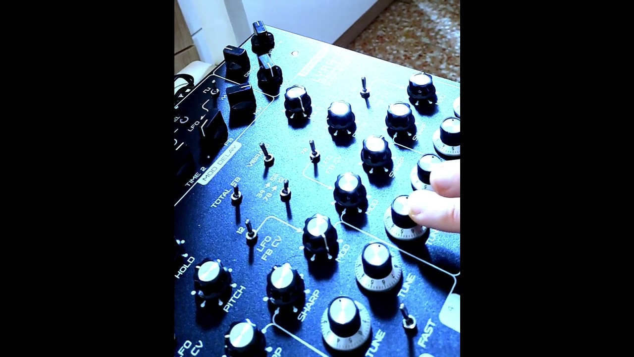 Dreams of Inner Distortion (Lyra 8 with Boss RV6 Reverb).